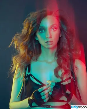 Lauren Lapkus / laurenlapkus nude photo #0035
