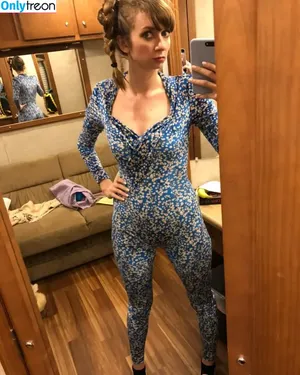Lauren Lapkus / laurenlapkus nude photo #0039