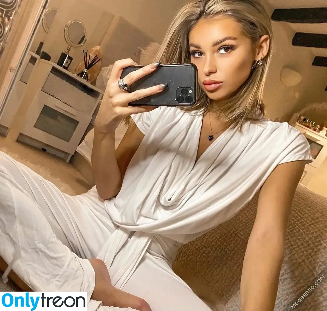 Lauren Laratta nude photo #0208 (laurenblake / laurenlaratta)