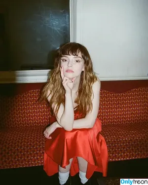 Lauren Mayberry / laurenevemayberry nude photo #0206