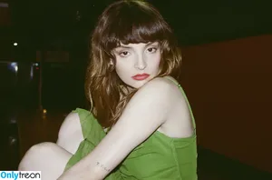 Lauren Mayberry / laurenevemayberry nude photo #0207