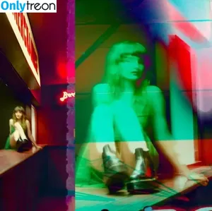 Lauren Mayberry / laurenevemayberry nude photo #0210