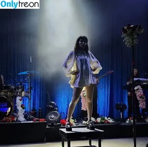 Lauren Mayberry / laurenevemayberry nude photo #0218