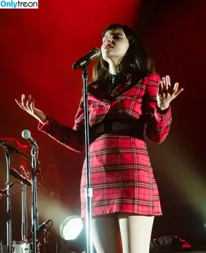 Lauren Mayberry / laurenevemayberry nude photo #0221