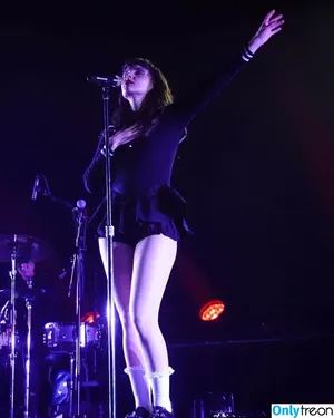 Lauren Mayberry / laurenevemayberry nude photo #0231