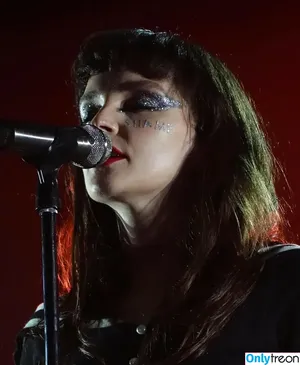 Lauren Mayberry / laurenevemayberry nude photo #0234