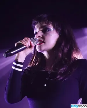 Lauren Mayberry / laurenevemayberry nude photo #0236