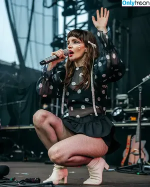 Lauren Mayberry / laurenevemayberry nude photo #0243