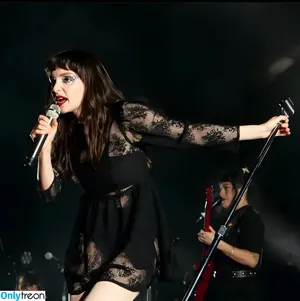Lauren Mayberry / laurenevemayberry nude photo #0250