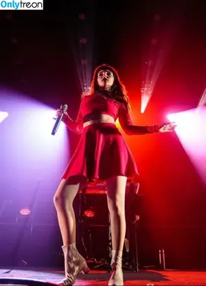 Lauren Mayberry / laurenevemayberry nude photo #0258