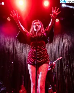 Lauren Mayberry / laurenevemayberry nude photo #0281