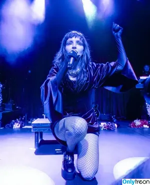 Lauren Mayberry / laurenevemayberry nude photo #0287