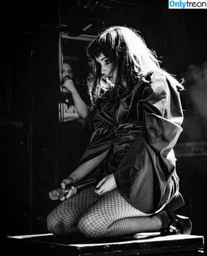 Lauren Mayberry / laurenevemayberry nude photo #0297