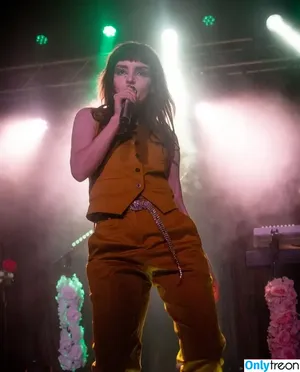 Lauren Mayberry / laurenevemayberry nude photo #0305