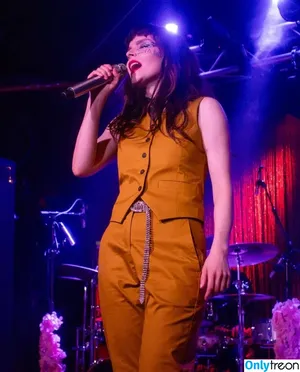 Lauren Mayberry / laurenevemayberry nude photo #0306