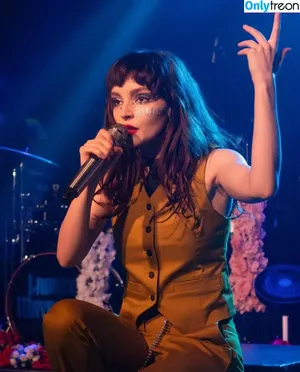 Lauren Mayberry / laurenevemayberry nude photo #0310