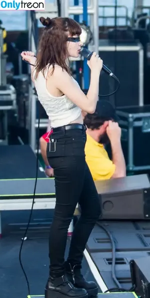 Lauren Mayberry / laurenevemayberry nude photo #0315