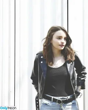 Lauren Mayberry / laurenevemayberry nude photo #0318