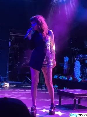 Lauren Mayberry / laurenevemayberry nude photo #0326