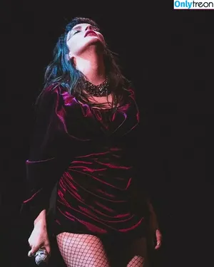 Lauren Mayberry / laurenevemayberry nude photo #0330
