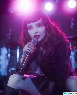 Lauren Mayberry / laurenevemayberry nude photo #0331