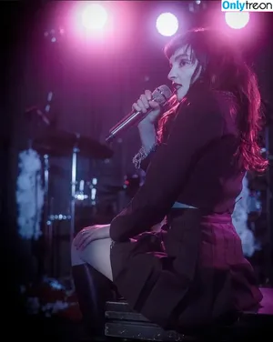Lauren Mayberry / laurenevemayberry nude photo #0338