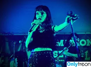 Lauren Mayberry / laurenevemayberry nude photo #0360