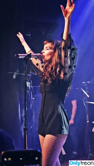 Lauren Mayberry / laurenevemayberry nude photo #0364