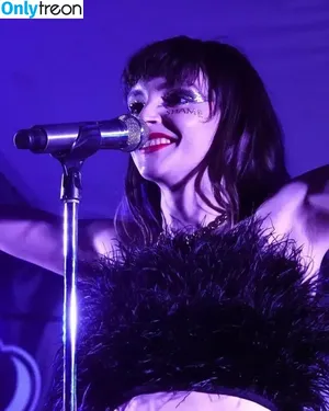 Lauren Mayberry / laurenevemayberry nude photo #0372