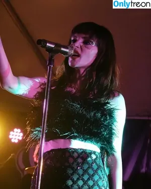 Lauren Mayberry / laurenevemayberry nude photo #0373
