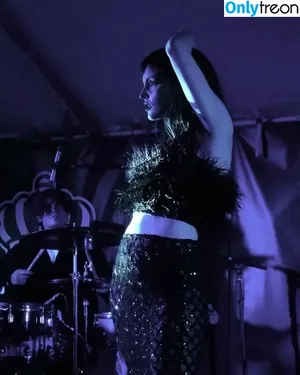 Lauren Mayberry / laurenevemayberry nude photo #0377