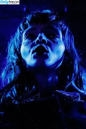 Lauren Mayberry / laurenevemayberry nude photo #0401