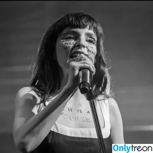 Lauren Mayberry / laurenevemayberry nude photo #0462
