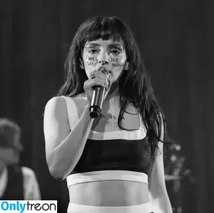 Lauren Mayberry / laurenevemayberry nude photo #0463