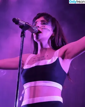 Lauren Mayberry / laurenevemayberry nude photo #0474