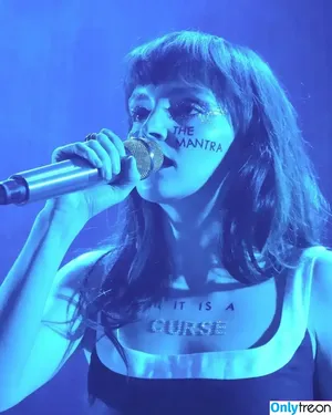 Lauren Mayberry / laurenevemayberry nude photo #0475