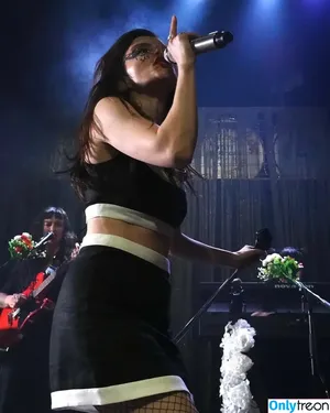 Lauren Mayberry / laurenevemayberry nude photo #0476