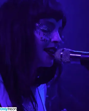 Lauren Mayberry / laurenevemayberry nude photo #0482