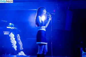 Lauren Mayberry / laurenevemayberry nude photo #0487