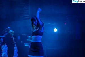 Lauren Mayberry / laurenevemayberry nude photo #0492