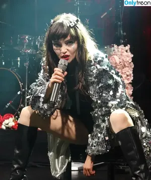 Lauren Mayberry / laurenevemayberry nude photo #0506