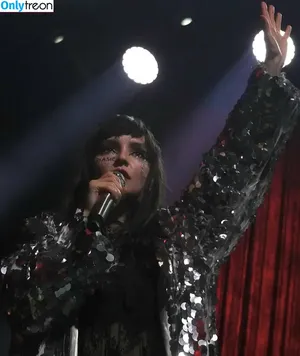 Lauren Mayberry / laurenevemayberry nude photo #0509