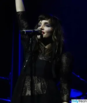 Lauren Mayberry / laurenevemayberry nude photo #0510