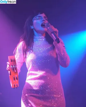 Lauren Mayberry / laurenevemayberry nude photo #0534