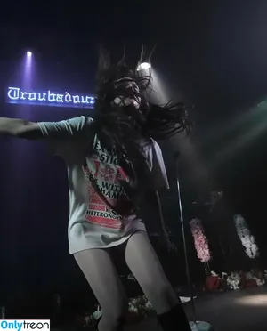 Lauren Mayberry / laurenevemayberry nude photo #0540