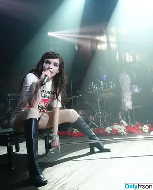 Lauren Mayberry / laurenevemayberry nude photo #0547