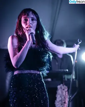 Lauren Mayberry / laurenevemayberry nude photo #0552