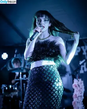 Lauren Mayberry / laurenevemayberry nude photo #0558