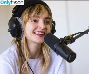 Lauren Mayberry / laurenevemayberry nude photo #0560