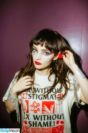 Lauren Mayberry / laurenevemayberry nude photo #0561